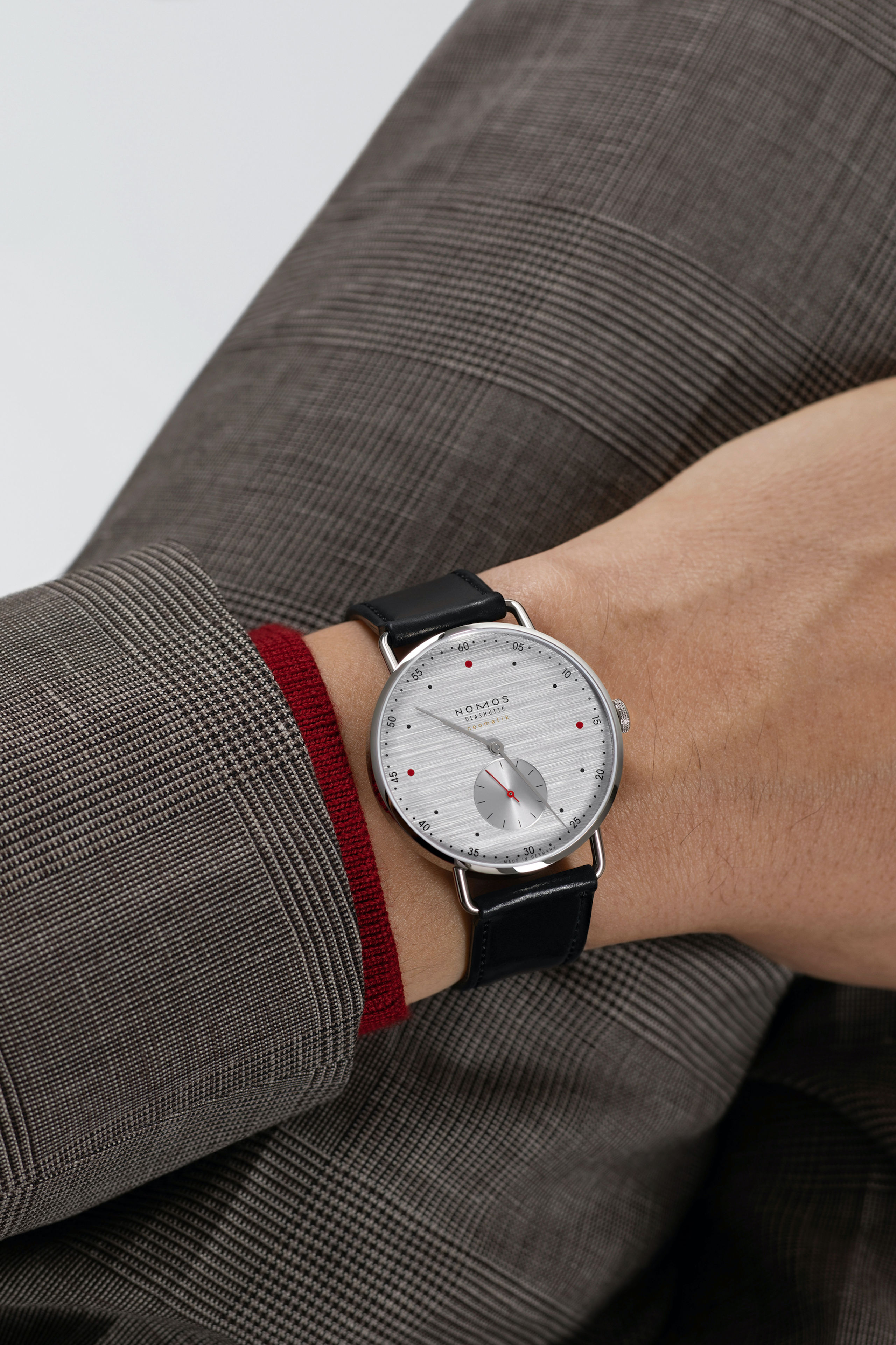 Men's watch / unisex  NOMOS GLASHÜTTE, Metro Neomatik 39 Silvercut / 38.50mm, SKU: 1114 | timeolution.com