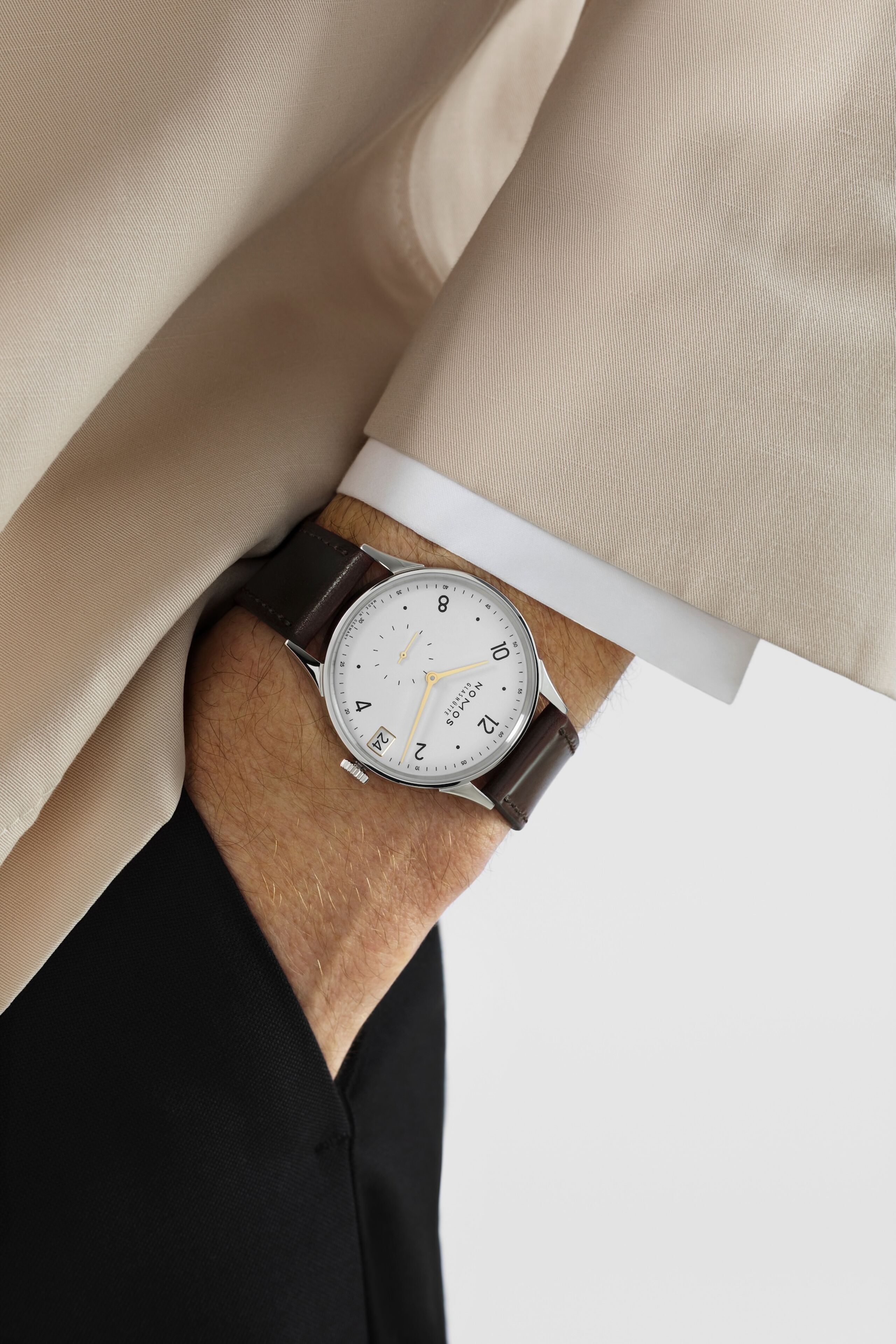 Men's watch / unisex NOMOS GLASHÜTTE, Minimatik 39 Date Gold / 39.50mm, SKU: 1251 | timeolution.com