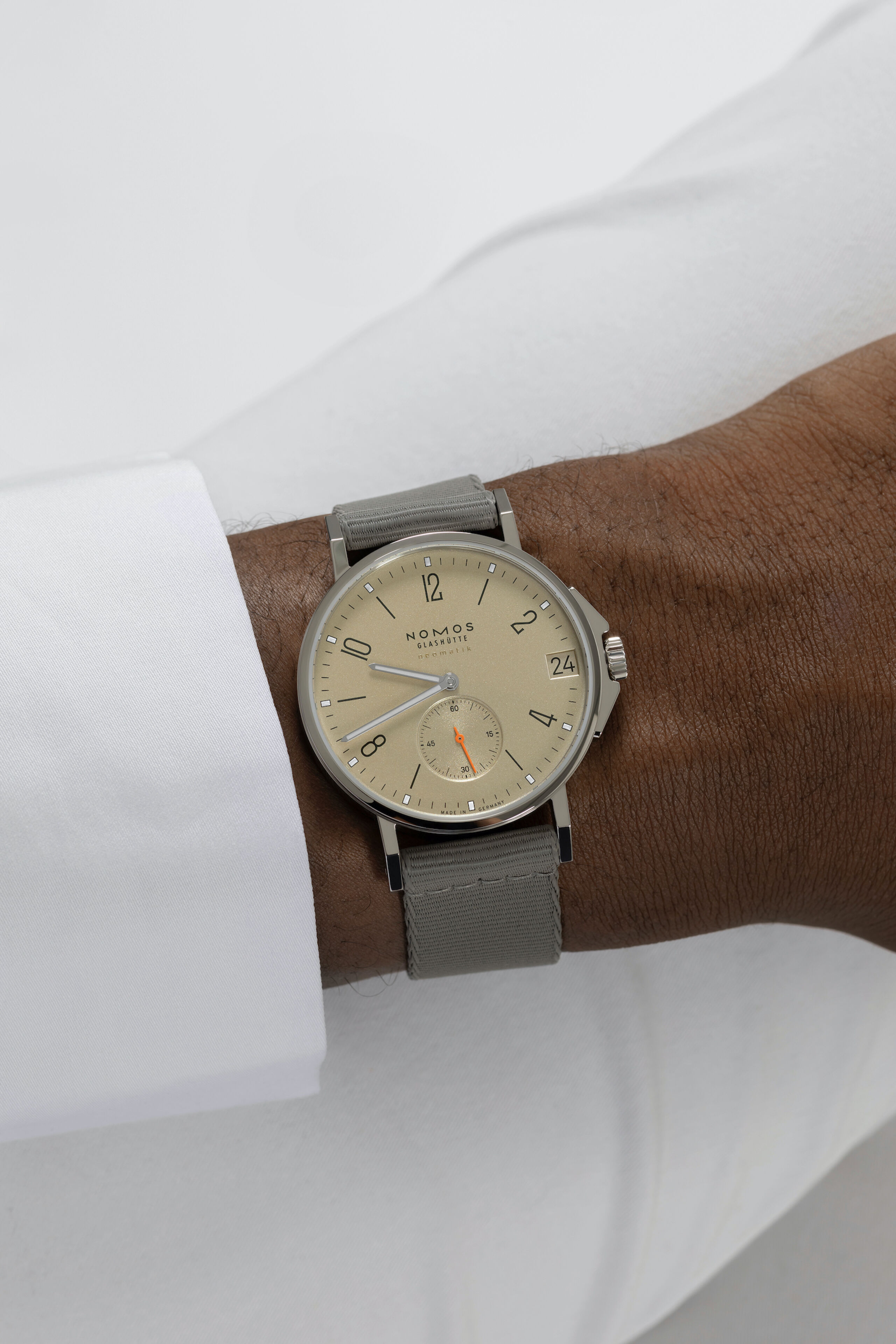 Men's watch / unisex  NOMOS GLASHÜTTE, Ahoi Neomatik 38 Date Sand / 38.5mm, SKU: 527 | timeolution.com