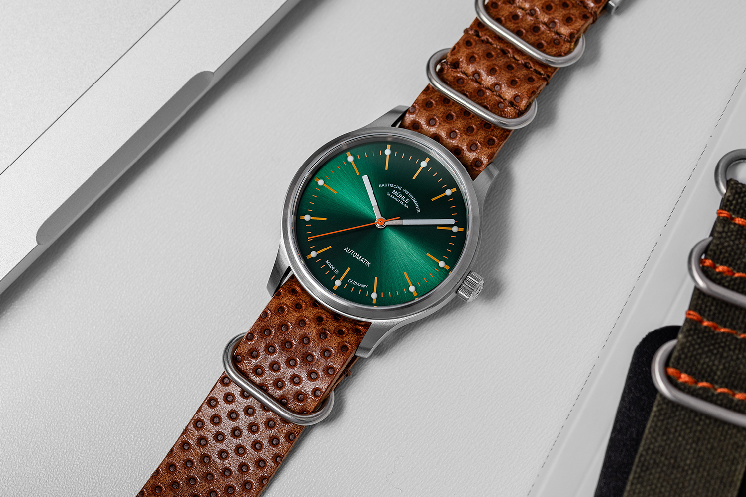 Men's watch / unisex  MÜHLE-GLASHÜTTE, Panova Green / 40mm, SKU: M1-40-76-LB-I | timeolution.com